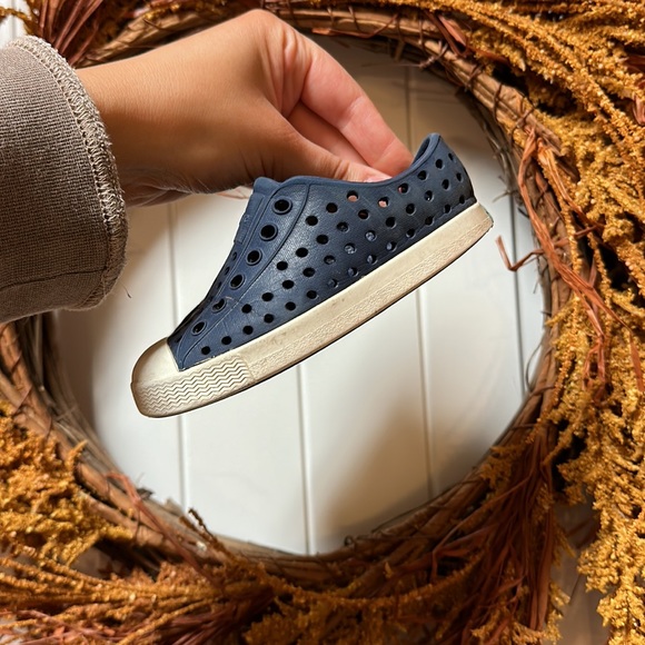 Native Shoes - Picture 3 of 5